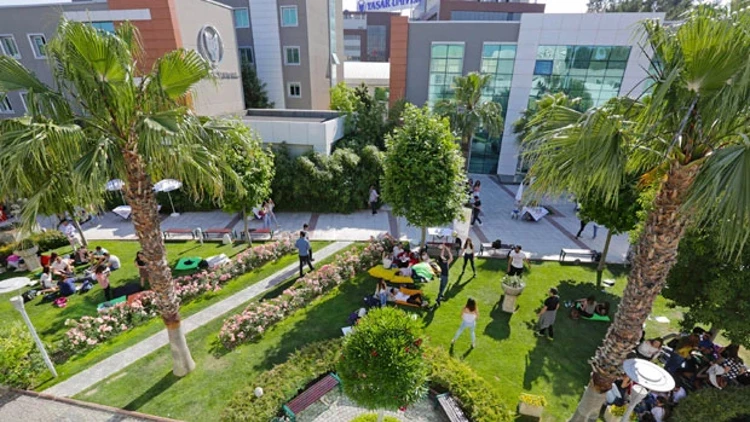 Yaşar Üniversitesi